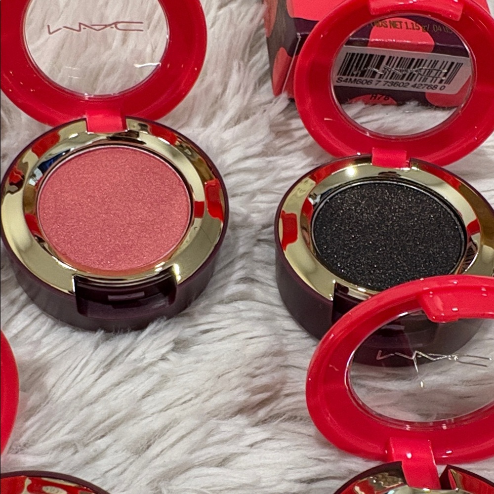 MAC COSMETICS NUTCRACKER COLLECTION - Picture 2 of 4